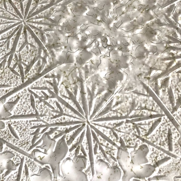 Winter Holiday Icy Snowflake Design Clear Glass Round Treat/Serving Tray Display - Picture 7 of 12